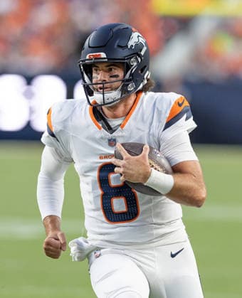 August 29, 2026, Denver, Colorado, USA: Broncos QB JARRETT STIDHAM runs for a first down during the 1st. Half at Empower Field at Mile High Friday evening. Broncos beat the Vikings 34-6 in Pre-Season play. Credit Image: ZUMA Press Wire) NFL, American Football Herren, USA Pre-Season 2026 - Broncos Beat The Vikings 34-6 In Pre-Season Play Friday Evening.  - ZUMAav4_ 20260829_zaf_av4_003 Copyright: xHectorxAcevedox