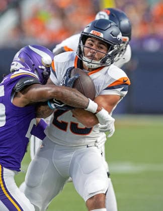 August 29, 2026, Denver, Colorado, USA: Broncos RB CODY SCHRADER runs for tough yardage during the 1st. Half at Empower Field at Mile High Friday evening. Broncos beat the Vikings 34-6 in Pre-Season play. Credit Image: ZUMA Press Wire) NFL, American Football Herren, USA Pre-Season 2026 - Broncos Beat The Vikings 34-6 In Pre-Season Play Friday Evening.  - ZUMAav4_ 20260829_zaf_av4_007 Copyright: xHectorxAcevedox