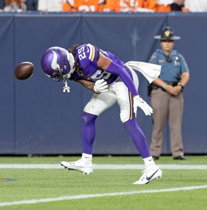 August 29, 2026, Denver, Colorado, USA: Vikings SKAHLIF HALLASSIE slams the football to the ground after getting a pic 6 for his team during the 1st. Half at Empower Field at Mile High Friday evening. Broncos beat the Vikings 34-6 in Pre-Season play. Credit Image: ZUMA Press Wire) NFL, American Football Herren, USA Pre-Season 2026 - Broncos Beat The Vikings 34-6 In Pre-Season Play Friday Evening.  - ZUMAav4_ 20260829_zaf_av4_009 Copyright: xHectorxAcevedox