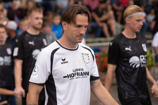 August 28, 2026, xhfmx, Regional League Southwest soccer, SG Barockstadt Fulda Lehnerz vs. FSV Frankfurt, Cas Peters, FSV Frankfurt during the pre-game walkout in Fulda