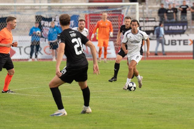 August 28, 2026, xhfmx, Regional League Southwest Soccer, SG Barockstadt Fulda Lehnerz vs. FSV Frankfurt, Giorgio Del Vecchio of FSV Frankfurt in a one-on-one battle with an opponent from Fulda