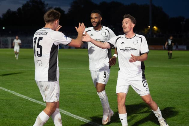 August 28, 2026, xhfmx, Regionalliga Southwest Soccer, SG Barockstadt Fulda Lehnerz vs. FSV Frankfurt; from left: Nick Doktorczyk (FSV Frankfurt), Godwin McDonald (FSV Frankfurt), David Deger (FSV Frankfurt) celebrate the 1-2 goal against Fulda, Goal, Jubilation, Celebration, Fulda