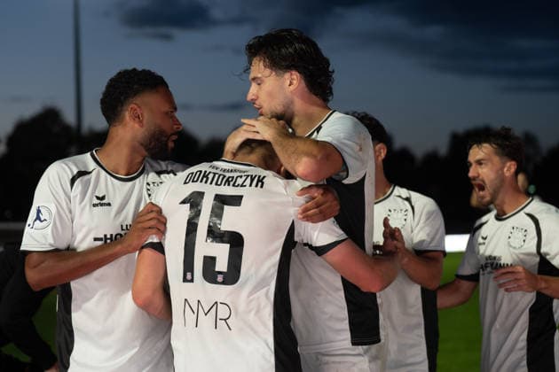 August 28, 2026, xhfmx, Regional League Southwest Soccer, SG Barockstadt Fulda Lehnerz vs. FSV Frankfurt: (from left) Godwin McDonald (FSV Frankfurt), Nick Doktorczyk (FSV Frankfurt), and Filip Pandza (FSV Frankfurt) celebrate the 1-2 goal against Fulda, Goal, Jubilation, Celebration, Fulda