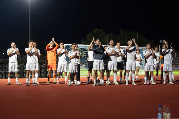 August 28, 2026, xhfmx, Regionalliga Southwest Soccer, SG Barockstadt Fulda Lehnerz vs. FSV Frankfurt The FSV Frankfurt players thank the fans in Fulda
