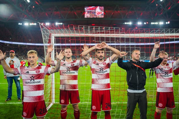 Fortuna players in front of the stands after the game: Sascha Risch (Fortuna Düsseldorf, 28), Eric Hottmann (Fortuna Düsseldorf, 09), Fabian Schleusener (Fortuna Düsseldorf, 24), Jorrit Hendrix (Fortuna Düsseldorf, 08, Jomaine Consbruch, Fortuna Düsseldorf, 14; Fortuna Düsseldorf vs. VFB Stuttgart II, soccer, 3rd Division, Matchday 03, 2026–27 season, August 28, 2026, DFL regulations prohibit any use of photographs as image sequences and or quasi-video. Fortuna Düsseldorf vs. VFB Stuttgart II, soccer, 3. Liga, Matchday 3, 2026–27 season, August 28, 2026, Düsseldorf Copyright: xEibner-Pressefoto LukasxBaldygax EP_LBA
