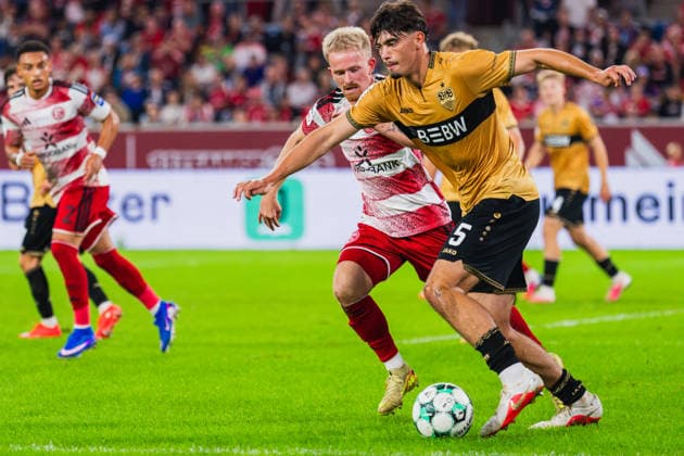Steven van der Sloot (Fortuna Düsseldorf, 02) watches the duel between Jomaine Consbruch (Fortuna Düsseldorf, 14) and Mirza Catovic (VFB Stuttgart II, 05) in the Fortuna Düsseldorf vs. VFB Stuttgart II match, soccer, 3. Liga, Matchday 03, 2026–27 season, August 28, 2026, DFL regulations prohibit any use of photographs as image sequences and or quasi-video, Fortuna Düsseldorf vs. VFB Stuttgart II, soccer, 3. Liga, Matchday 3, 2026–27 season, August 28, 2026, Düsseldorf Copyright: xEibner-Pressefoto LukasxBaldygax EP_LBA