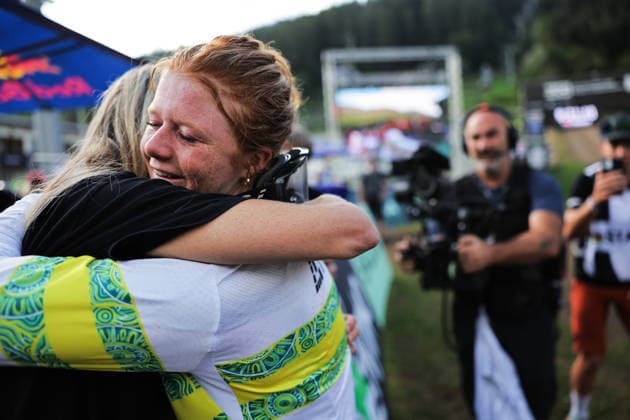 2026 UCI Mountain Bike World Championships Picture by Alex Whitehead SWpix.com - 29 08 2026 - Cycling - 2026 UCI Mountain Bike World Championships - Val di Sole, Trentino, Italy - Downhill (DHI) Final - Women Junior - Tilly Boadle (Australia) celebrates winning to become World Champion Copyright: x xSWpix.comx(t axPhotographyxHubxLtd)xAlexxWhitehead SWpix.comx SWP-3030-20866