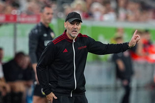 August 28, 2026, xydrx, soccer, 3rd Division, Fortuna Düsseldorf vs. VfB Stuttgart II, 2026–2027 season, Merkur Spiel Arena: Alexander Ende, head coach of Fortuna Düsseldorf, gesturing. DFB regulations prohibit any use of photographs as image sequences and or quasi-video. Copyright: HMBxMedia YannisxDreimann
