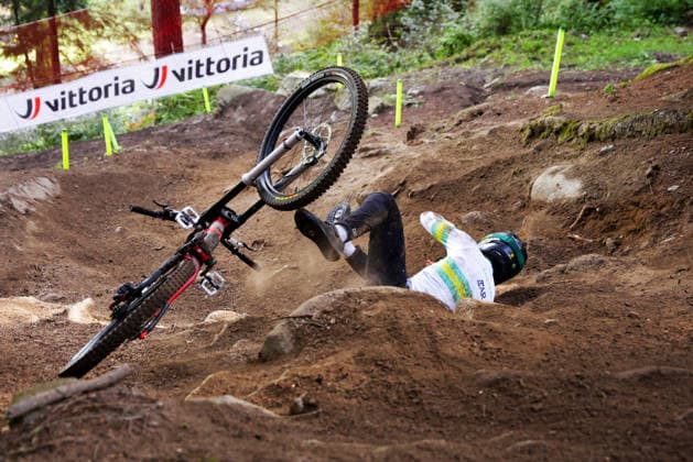 2026 UCI Mountain Bike World Championships Picture by Ed Sykes SWpix.com - 29 08 2026 - Cycling - 2026 UCI Mountain Bike World Championships - Val di Sole, Trentino, Italy - Downhill (DHI) Final - Men Junior - Daniel Turkovic (Australia) crash Copyright: x xSWpix.comx(t axPhotographyxHubxLtd)xEdxSykes SWpix.comx SWP-3030-20899