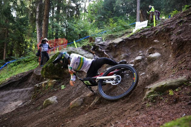 2026 UCI Mountain Bike World Championships Picture by Ed Sykes SWpix.com - 29 08 2026 - Cycling - 2026 UCI Mountain Bike World Championships - Val di Sole, Trentino, Italy - Downhill (DHI) Final - Men Junior - Daniel Turkovic (Australia) crash Copyright: x xSWpix.comx(t axPhotographyxHubxLtd)xEdxSykes SWpix.comx SWP-3030-20900