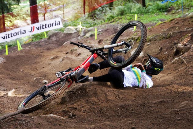 2026 UCI Mountain Bike World Championships Picture by Ed Sykes SWpix.com - 29 08 2026 - Cycling - 2026 UCI Mountain Bike World Championships - Val di Sole, Trentino, Italy - Downhill (DHI) Final - Men Junior - Daniel Turkovic (Australia) crash Copyright: x xSWpix.comx(t axPhotographyxHubxLtd)xEdxSykes SWpix.comx SWP-3030-20901