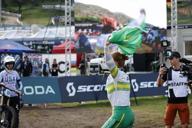 August 29, 2026, Daolasa di Commezzadura, Black Snake, 2026 UCI MTB World Championships Women s Junior Finals, DHI Downhill: Tilly Boadle (20, AUS) celebrating her victory in Daolasa di Commezzadura, Black Snake, Trento, Italy Copyright: xJustPictures.ch FrancescoxMinghettix jp-en-FrMi-_NG_0458