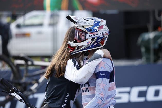 August 29, 2026, Daolasa di Commezzadura, Black Snake, 2026 UCI MTB World Championships Women’s Junior Finals, DHI Downhill: Indy Deavoll (5, NZL) congratulating Aletha Ostgaard (2, USA) in Daolasa di Commezzadura, Black Snake, Trento, Italy Copyright: xJustPictures.ch FrancescoxMinghettix jp-en-FrMi-_NG_0417