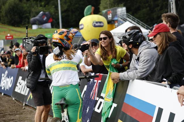 August 29, 2026, Daolasa di Commezzadura, Black Snake, 2026 UCI MTB World Championships Women s Junior Finals, DHI Downhill: Tilly Boadle (20, AUS) is congratulated by fans at Daolasa di Commezzadura, Black Snake, Trento, Italy Copyright: xJustPictures.ch FrancescoxMinghettix jp-en-FrMi-_NG_0173