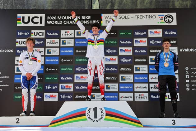 2026 UCI Mountain Bike World Championships Picture by Alex Whitehead SWpix.com - 29 08 2026 - Cycling - 2026 UCI Mountain Bike World Championships - Val di Sole, Trentino, Italy - Downhill (DHI) Final - Men Junior Podium - Raoul Schneeberger (Switzerland) wins the Gold Medal to become World Champion with Felix Griffiths (Great Britain) receiving the Silver Medal and Filippo Gilardino (Italy) receiving the Bronze Medal Copyright: x xSWpix.comx(t axPhotographyxHubxLtd)xAlexxWhitehead SWpix.comx SWP-3030-20973
