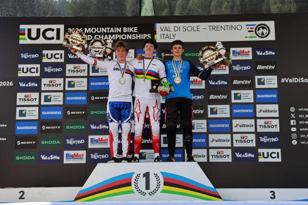 2026 UCI Mountain Bike World Championships Picture by Alex Whitehead SWpix.com - 29 08 2026 - Cycling - 2026 UCI Mountain Bike World Championships - Val di Sole, Trentino, Italy - Downhill (DHI) Final - Men Junior Podium - Raoul Schneeberger (Switzerland) wins the Gold Medal to become World Champion with Felix Griffiths (Great Britain) receiving the Silver Medal and Filippo Gilardino (Italy) receiving the Bronze Medal Copyright: x xSWpix.comx(t axPhotographyxHubxLtd)xAlexxWhitehead SWpix.comx SWP-3030-20975