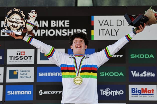 2026 UCI Mountain Bike World Championships Picture by Alex Whitehead SWpix.com - 29 08 2026 - Cycling - 2026 UCI Mountain Bike World Championships - Val di Sole, Trentino, Italy - Downhill (DHI) Final - Men Junior Podium - Raoul Schneeberger (Switzerland) wins the Gold Medal to become World Champion Copyright: x xSWpix.comx(t axPhotographyxHubxLtd)xAlexxWhitehead SWpix.comx SWP-3030-20983