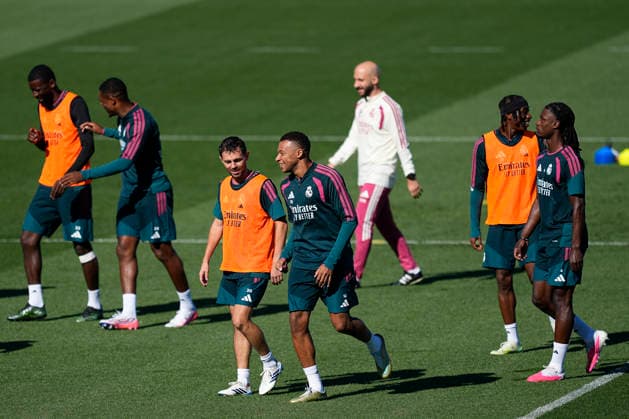 August 29, 2026, Valdebebas, Madrid, Spain: Bernardo Silva and Kylian Mbappe during the training day of Real Madrid ahead the Spanish League, LaLiga EA Sports, football match against Malaga CF at Ciudad Deportiva Real Madrid on August 29, 2026, in Valdebebas, Madrid, Spain. Valdebebas Spain - ZUMAa181 20260829_zaa_a181_021 Copyright: xOscarxJ.xBarrosox