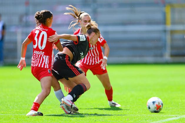29. August 2026, Fussball, Google Pixel Frauen-Bundesliga, SC Freiburg - 1. FC Union Berlin Ä°layda AcÄ±kgöz (30, SC Freiburg, li.) im Zweikampf mit Lia Kamber (41, 1. FC Union Berlin) Photo: Urs Ottiger *** August 29, 2026, Soccer, Google Pixel Women s Bundesliga, SC Freiburg 1 vs. FC Union Berlin: Ilayda Acikgöz (30), SC Freiburg, in a tackle with Lia Kamber (41), 1 FC Union Berlin. Photo by Urs Ottiger