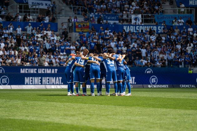 29.08.2026, xjyhynx, Fussball 2.Bundesliga, Karlsruher SC - VfL Wolfsburg v.l., KSC Teamkreis (DFL DFB REGULATIONS PROHIBIT ANY USE OF PHOTOGRAPHS as IMAGE SEQUENCES and or QUASI-VIDEO) Karlsruhe *** August 29, 2026, xjyhynx, Soccer 2. Bundesliga, Karlsruher SC vs. VfL Wolfsburg, KSC Team Circle DFL DFB REGULATIONS PROHIBIT ANY USE OF PHOTOGRAPHS AS IMAGE SEQUENCES AND OR QUASI-VIDEO Karlsruhe