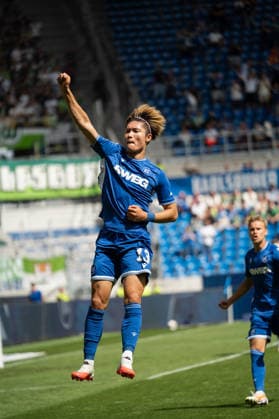 29.08.2026, xjyhynx, Fussball 2.Bundesliga, Karlsruher SC - VfL Wolfsburg v.l., Torjubel KSC 1:0 durch Shio Fukuda (13, Karlsruher SC) (DFL DFB REGULATIONS PROHIBIT ANY USE OF PHOTOGRAPHS as IMAGE SEQUENCES and or QUASI-VIDEO) Karlsruhe *** August 29, 2026, xjyhynx, Soccer, 2. Bundesliga, Karlsruher SC vs. VfL Wolfsburg, KSC 1–0 goal celebration by Shio Fukuda in the 13th minute, Karlsruher SC. DFL and DFB regulations prohibit any use of photographs as image sequences and or quasi-video. Karlsruhe