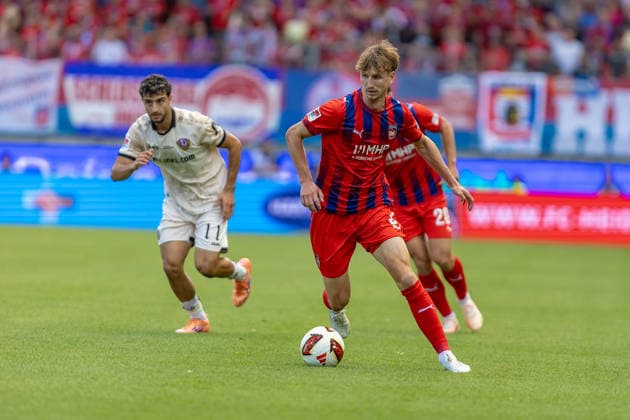 Zweikampf Jan Schoeppner (1.FC Heidenheim, 03) Kaan Inanoglu (SG Dynamo Dresden, 11) dahinter Luca Kerber (1.FC Heidenheim, 20), GER, 1.FC Heidenheim vs. SG Dynamo Dresden, Fussball, 2. Bundesliga, 03. Spieltag, Spielzeit 2026 2027, 29.08.2026, DFL DFB REGULATIONS PROHIBIT ANY USE OF PHOTOGRAPHS AS IMAGE SEQUENCES AND OR QUASI-VIDEO, GER, 1.FC Heidenheim vs. SG Dynamo Dresden, Fussball, 2. Bundesliga, 03. Spieltag, Spielzeit 2026 2027, 29.08.2026 Heidenheim *** Tackle: Jan Schoeppner (1. FC Heidenheim), 03 Kaan Inanoglu (SG Dynamo Dresden), 11 behind them Luca Kerber (1. FC Heidenheim), 20, GER, 1. FC Heidenheim vs. SG Dynamo Dresden, Soccer, 2. Bundesliga, Matchday 03, 2026–2027 season, August 29, 2026, DFL and DFB regulations prohibit any use of photographs as image sequences and or quasi-video, GER, 1 FC Heidenheim vs. SG Dynamo Dresden, Soccer, 2. Bundesliga, Matchday 3, 2026–2027 Season, August 29, 2026, Heidenheim Copyright: xEibner-Pressefoto JanixPlessx EP_JPL