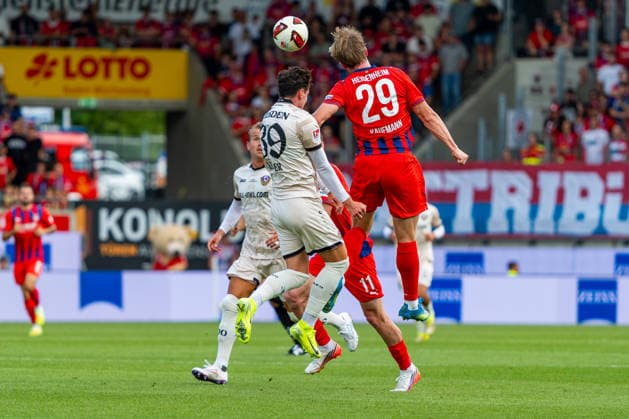 2. Fußball Bundesliga: 1. FC Heidenheim 1846 e.V. vs. Dynamo Dresden; 29.08.2026 Heidenheim, GERMANY - 29. August 2027: Kopfball Duell zwischen Thomas Keller (Dynamo Dresden, 39) und Mikkel Kaufmann (1. FC Heidenheim 1846, 29) während dem Spiel zwischen dem 1. FC Heidenheim 1846 e.V. und Dynamo Dresden am 3. Spieltag der 2. Bundesliga in der Voith-Arena. *** German Bundesliga 1: 1 FC Heidenheim 1846 e.V. vs. Dynamo Dresden, August 29, 2026, Heidenheim, GERMANY August 29, 2027 Heading duel between Thomas Keller of Dynamo Dresden, 39, and Mikkel Kaufmann of 1 FC Heidenheim 1846, 29, during the match between 1 FC Heidenheim 1846 e.V. and Dynamo Dresden on Matchday 3 of the 2. Bundesliga at the Voith Arena Copyright: xBEAUTIFULxSPORTS Steinx