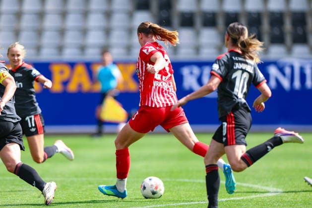 29. August 2026, Fussball, Google Pixel Frauen-Bundesliga, SC Freiburg - 1. FC Union Berlin Luca Birkholz (23, SC Freiburg) mit einen guten Torabschluss Photo: Urs Ottiger *** August 29, 2026, Soccer, Google Pixel Women s Bundesliga, SC Freiburg 1, FC Union Berlin, Luca Birkholz 23, SC Freiburg scores with a well-placed shot. Photo by Urs Ottiger