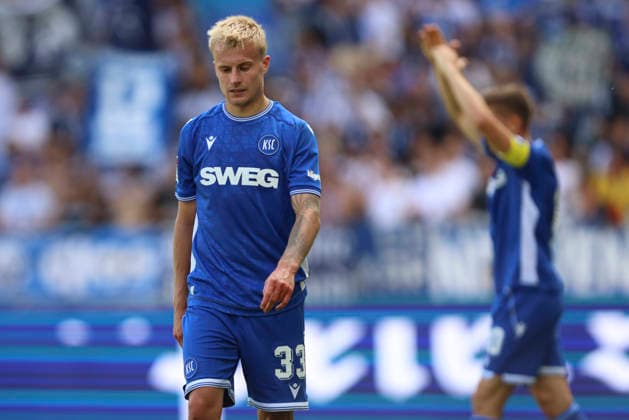 Viktor Bergh (Karlsruher SC) ist enttaeuscht waehrend des Spiels der 2. Bundesliga zwischen Karlsruher SC und VfL Wolfsburg, BBBank Wildpark am 29. August 2026 in Karlsruhe, Deutschland. (Foto von Oliver Kaelke DeFodi Images) +++ Viktor Bergh (Karlsruher SC) looks dejected during the 2nd Bundesliga match between Karlsruher SC and VfL Wolfsburg at BBBank Wildpark on August 29, 2026 in Karlsruhe, Germany. (Photo by Oliver Kaelke DeFodi Images) DFB DFL REGULATIONS PROHIBIT ANY USE OF PHOTOGRAPHS AS IMAGE SEQUENCES AND OR QUASI-VIDEO. (Photo by Oliver Kaelke DeFodi Images) - *** Viktor Bergh of Karlsruher SC looks dejected during the 2. Bundesliga match between Karlsruher SC and VfL Wolfsburg, BBBank Wildpark on August 29, 2026, in Karlsruhe, Germany. Photo by Oliver Kaelke, DeFodi Images. Viktor Bergh of Karlsruher SC looks dejected during the 2nd Bundesliga match between Karlsruher SC and VfL Wolfsburg at BBBank Wildpark on August 29, 2026 in Karlsruhe, Germany. Photo by Oliver Kaelke, DeFodi Images. DFB and DFL regulations prohibit any use of photographs as image sequences and or quasi-video. Photo by Oliver Kaelke, DeFodi Images.