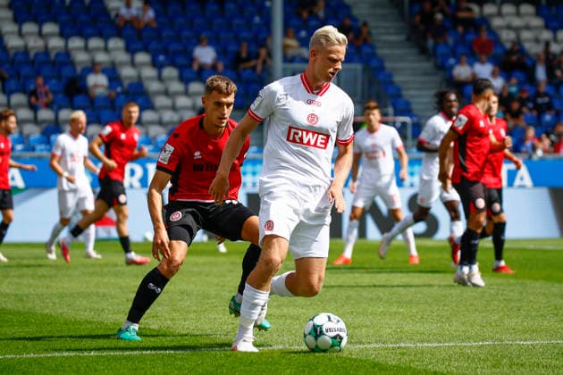 August 29, 2026, xavx, Soccer 3rd Division, SV Wehen Wiesbaden vs. Rot-Weiss Essen; from left: Justin Janitzek (SV Wehen Wiesbaden), Janne Sietan (Rot-Weiss Essen), Wiesbaden