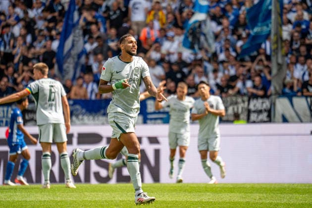 29.08.2026, xdaymx, Fussball 2.Bundesliga, Karlsruher SC - VfL Wolfsburg. Vini Souza (VFL Wolfsburg) mit der 2:3 Führung für den VFL Wolfsburg in der Nachspielzeit der ersten Halbzeit. (DFL DFB REGULATIONS PROHIBIT ANY USE OF PHOTOGRAPHS as IMAGE SEQUENCES and or QUASI-VIDEO) Karlsruhe *** August 29, 2026, xdaymx, Soccer 2. Bundesliga, Karlsruher SC vs. VfL Wolfsburg, Vini Souza, VfL Wolfsburg takes a 2-3 lead in stoppage time of the first half. DFL and DFB regulations prohibit any use of photographs as image sequences and or quasi-video. Karlsruhe