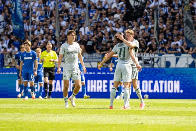 29.08.2026, xdaymx, Fussball 2.Bundesliga, Karlsruher SC - VfL Wolfsburg. Fabian Reese (VFL Wolfsburg) jubelt mit der Faust in Richtung Trainerbank nach dem 2:2 Ausgleich (DFL DFB REGULATIONS PROHIBIT ANY USE OF PHOTOGRAPHS as IMAGE SEQUENCES and or QUASI-VIDEO) Karlsruhe *** August 29, 2026, xdaymx, Soccer, 2. Bundesliga, Karlsruher SC vs. VfL Wolfsburg: Fabian Reese of VfL Wolfsburg pumps his fist toward the bench after the 2–2 tie. DFL and DFB regulations prohibit any use of photographs as image sequences and or quasi-video. Karlsruhe
