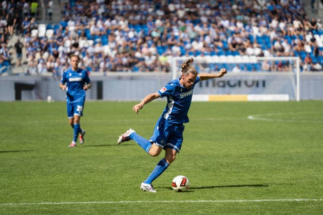 29.08.2026, xjyhynx, Fussball 2.Bundesliga, Karlsruher SC - VfL Wolfsburg v.l., Pass von Sebastian Jung (2, Karlsruher SC) (DFL DFB REGULATIONS PROHIBIT ANY USE OF PHOTOGRAPHS as IMAGE SEQUENCES and or QUASI-VIDEO) Karlsruhe *** August 29, 2026, xjyhynx, Soccer 2. Bundesliga, Karlsruher SC vs. VfL Wolfsburg, Pass by Sebastian Jung 2, Karlsruher SC DFL DFB REGULATIONS PROHIBIT ANY USE OF PHOTOGRAPHS AS IMAGE SEQUENCES AND OR QUASI-VIDEO Karlsruhe