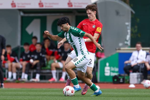 From left: Darwin Kaan Soylu (SV Werder Bremen II), 10, and Lukas Schorler (HSC Hannover), 2, in a one-on-one battle; duel; dynamic; action; game scene; August 29, 2026, Bremen, Germany, soccer, Regionalliga Nord, SV Werder Bremen II vs. HSC Hannover xobx