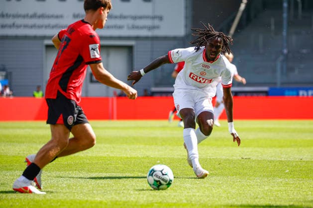 August 29, 2026, xavx, Soccer 3rd Division, SV Wehen Wiesbaden vs. Rot-Weiss Essen; from left: Ben Nink (SV Wehen Wiesbaden), Franci Bouebari (Rot-Weiss Essen), Wiesbaden
