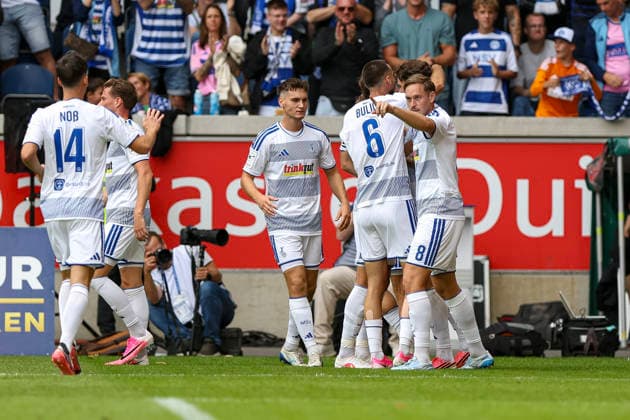 August 29, 2026, GER, Soccer, Men s, 3rd Division, 2026–2027 Season, MSV Duisburg vs. FC Würzburger Kickers, Lex Tyger Lobinger, Duisburg goal celebration, celebrating with his team after scoring the 1–0 goal, Duisburg Schauinsland Arena, North Rhine-Westphalia, Germany Copyright: xAdrianxSchlüterx