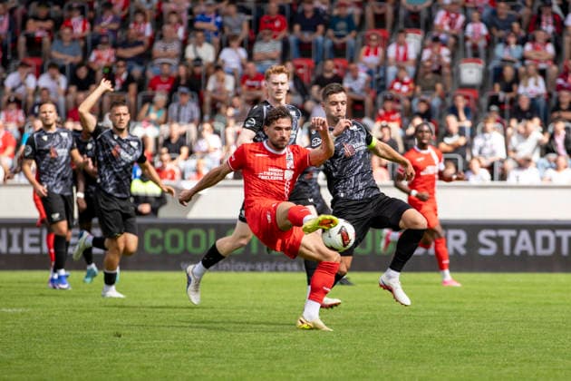 Regionalliga Northeast FC Rot Weiß Erfurt vs. BFC Preussen Erfurt August 29, 2026 Romarjo Hajrulla 9 FC Rot Weiß Erfurt vs. Philip Fontein 7 BFC Preussen Regionalliga Northeast FC Rot Weiß Erfurt vs. BFC Preussen Steigerwaldstadion Erfurt 2August 29, 2026 Copyright: xBEAUTIFULxSPORTS Duehringx