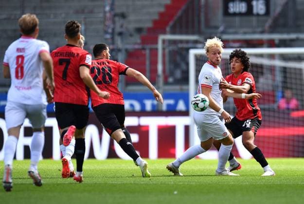 SV Wehen Wiesbaden vs. Rot Weiss Essen ** FOR EDITORIAL USE ONLY ** EDITORIAL USE ONLY ** p Soccer 3rd Division, Matchday 3: SV Wehen Wiesbaden vs. Rot-Weiss Essen on August 29, 2026, at the BRITA Arena in Wiesbaden. Ben Hüning (Rot-Weiss Essen, left), Ibrahim Ati Allah (SV Wehen Wiesbaden, right). Germany, Hesse, Wiesbaden. Copyright ThorstenxTillmann Copyright: ThorstenxTillmann doc87dbhnxn0ch1ne8ye9ul ,EDITORIAL USE ONLY Copyright: ThorstenxTillmann