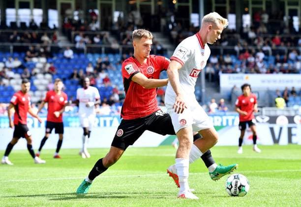 SV Wehen Wiesbaden vs. Rot Weiss Essen ** FOR EDITORIAL USE ONLY ** EDITORIAL USE ONLY ** p Soccer 3rd Division, Matchday 3: SV Wehen Wiesbaden vs. Rot Weiss Essen on August 29, 2026, at the BRITA Arena in Wiesbaden. Janne Sietan (Rot Weiss Essen) in the foreground; Justin Janitzek (SV Wehen Wiesbaden) in the background. Germany, Hesse, Wiesbaden. Copyright ThorstenxTillmann Copyright: ThorstenxTillmann doc87dbho1bh2fs9huq9lt ,EDITORIAL USE ONLY Copyright: ThorstenxTillmann