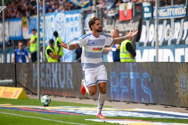 August 29, 2026, GER, Soccer, Men s, 3rd Division, 2026–2027 Season, MSV Duisburg vs. FC Würzburger Kickers, Lex Tyger Lobinger, Duisburg, goal celebration, celebrating after scoring the 2–0 goal, Duisburg, Schauinsland, Reisen Arena, North Rhine-Westphalia, Germany Copyright: xAdrianxSchlüterx