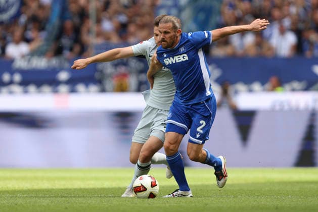 Sebastian Jung (Karlsruher SC) und Elvis Rexhbecaj (VFL Wolfsburg) im Zweikampf waehrend des Spiels der 2. Bundesliga zwischen Karlsruher SC und VfL Wolfsburg, BBBank Wildpark am 29. August 2026 in Karlsruhe, Deutschland. (Foto von Oliver Kaelke DeFodi Images) +++ Sebastian Jung (Karlsruher SC) und Elvis Rexhbecaj (VFL Wolfsburg) battle for the ball during the 2nd Bundesliga match between Karlsruher SC and VfL Wolfsburg at BBBank Wildpark on August 29, 2026 in Karlsruhe, Germany. (Photo by Oliver Kaelke DeFodi Images) DFB DFL REGULATIONS PROHIBIT ANY USE OF PHOTOGRAPHS AS IMAGE SEQUENCES AND OR QUASI-VIDEO. (Photo by Oliver Kaelke DeFodi Images) - *** Sebastian Jung of Karlsruher SC and Elvis Rexhbecaj of VFL Wolfsburg battle for the ball during the 2. Bundesliga match between Karlsruher SC and VfL Wolfsburg at BBBank Wildpark on August 29, 2026, in Karlsruhe, Germany. Photo by Oliver Kaelke, DeFodi Images. Sebastian Jung of Karlsruher SC and Elvis Rexhbecaj of VfL Wolfsburg battle for the ball during the 2nd Bundesliga match between Karlsruher SC and VfL Wolfsburg at BBBank Wildpark on August 29, 2026 in Karlsruhe, Germany. Photo by Oliver Kaelke, DeFodi Images. DFB and DFL regulations prohibit any use of photographs as image sequences and or quasi-video. Photo by Oliver Kaelke, DeFodi Images.