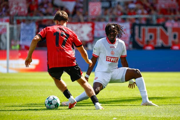 August 29, 2026, xavx, Soccer 3rd Division, SV Wehen Wiesbaden vs. Rot-Weiss Essen; from left: Ben Nink (SV Wehen Wiesbaden), Franci Bouebari (Rot-Weiss Essen) in Wiesbaden