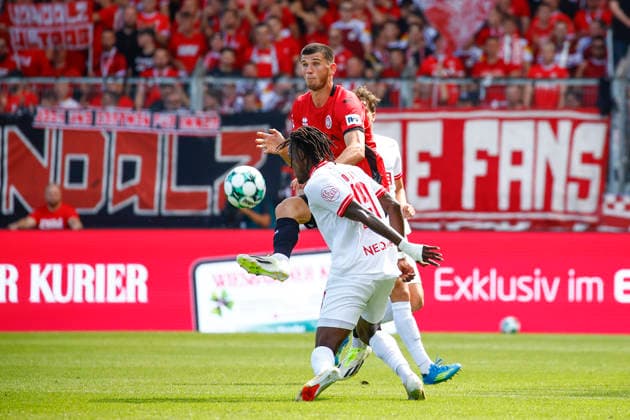 August 29, 2026, xavx, Soccer 3rd Division, SV Wehen Wiesbaden vs. Rot-Weiss Essen; from left: Moritz Flotho (SV Wehen Wiesbaden), Franci Bouebari (Rot-Weiss Essen), Wiesbaden