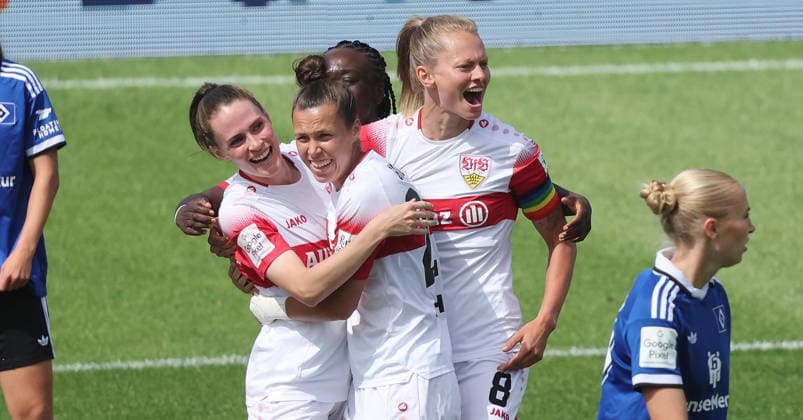 Stuttgart , Google Pixel Frauen-Bundesliga VfB Stuttgart vs. Hamburger SV , Jubel VfB , von links: Reena Wichmann Nicole Billa Maximiliane Rall *** Stuttgart, Google Pixel Women s Bundesliga: VfB Stuttgart vs. Hamburger SV, VfB celebrating, from left: Reena Wichmann, Nicole Billa, Maximiliane Rall