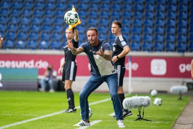 3rd Division: MSV Duisburg vs. Würzburger Kickers ** FOR EDITORIAL USE ONLY ** EDITORIAL USE ONLY ** p Soccer 3rd Division MSV Duisburg vs. Würzburger Kickers on August 29, 2026, at the Schauinsland Reisen Arena in Duisburg Dietmar Hirsch Head Coach Duisburg Duisburg Copyright JakobxKlos Copyright: JakobxKlos doc87dbkfulas816vbdr9lt ,EDITORIAL USE ONLY Copyright: JakobxKlos