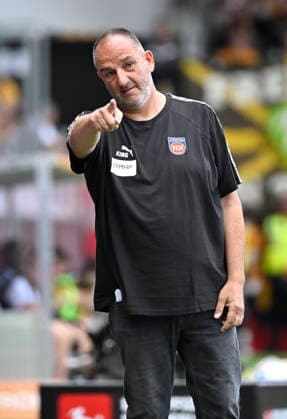 Trainer Coach Frank Schmidt 1. FC Heidenheim 1846 FCH am Spielfeldrand Gestik Geste 1. FC Heidenheim 1846 FCH vs SG Dynamo Dresden SGD 29.08.2026 DFL REGULATIONS PROHIBIT ANY USE OF PHOTOGRAPHS AS IMAGE SEQUENCES AND OR QUASI-VIDEO 1. FC Heidenheim 1846 FCH vs SG Dynamo Dresden SGD *** Coach Frank Schmidt of 1 FC Heidenheim 1846 (FCH) on the sidelines, gesturing; 1 FC Heidenheim 1846 (FCH) vs. SG Dynamo Dresden (SGD), August 29, 2026. DFL regulations prohibit any use of photographs as IMAGE SEQUENCES AND OR QUASI-VIDEO 1 FC Heidenheim 1846 FCH vs. SG Dynamo Dresden SGD