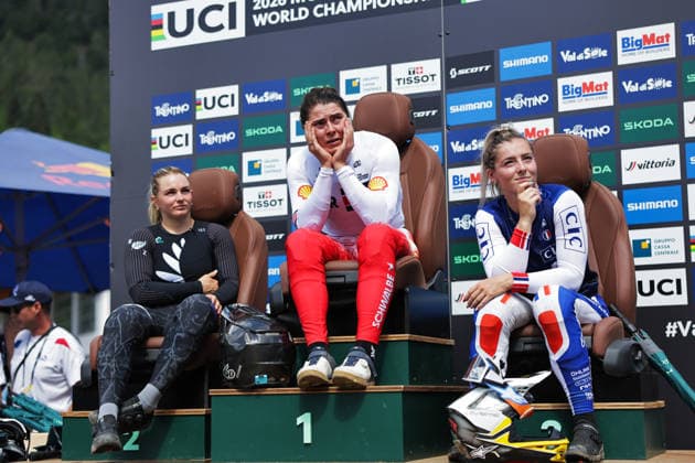 2026 UCI Mountain Bike World Championships Picture by Alex Whitehead SWpix.com - 29 08 2026 - Cycling - 2026 UCI Mountain Bike World Championships - Val di Sole, Trentino, Italy - Downhill (DHI) Final - Women Elite - Harriet Harnden (Great Britain), Eliana Hulsebosch (New Zealand), Lisa Bouladou (France) Copyright: x xSWpix.comx(t axPhotographyxHubxLtd)xAlexxWhitehead SWpix.comx SWP-3030-21030