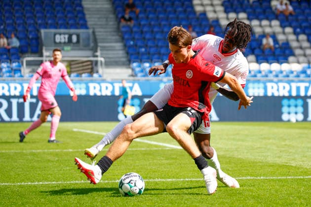 August 29, 2026, xavx, Soccer 3rd Division, SV Wehen Wiesbaden vs. Rot-Weiss Essen; from left: Ben Nink (SV Wehen Wiesbaden), Franci Bouebari (Rot-Weiss Essen), Wiesbaden
