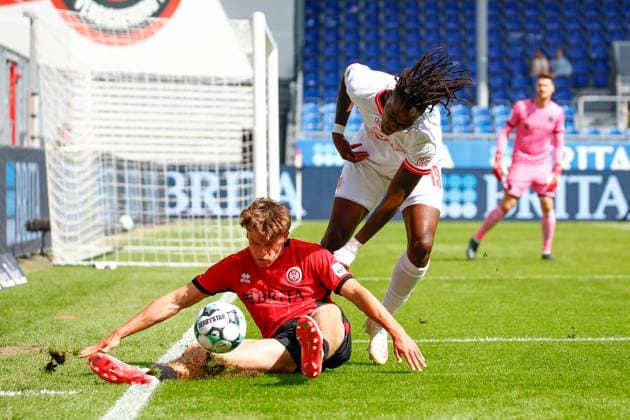 August 29, 2026, xavx, Soccer 3rd Division, SV Wehen Wiesbaden vs. Rot-Weiss Essen; from left: Ben Nink (SV Wehen Wiesbaden), Franci Bouebari (Rot-Weiss Essen), Wiesbaden