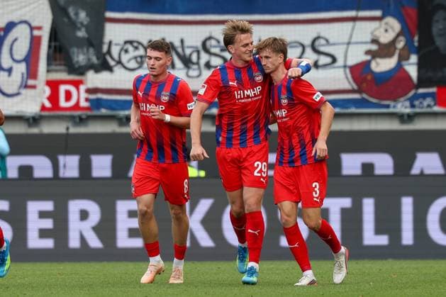Torjubel der Mannschaft (1FC Heidenheim 1846) nach dem 1:1 durch Jan Schoeppner 3 (1FC Heidenheim 1846), Freude, 1. FC Heidenheim 1846 vs. SG Dynamo Dresden, Fussball, Maenner, 2. Bundesliga, Saison 2026 2027, Hinrunde, 3. Spieltag, 29.08.2026 DFB regulations prohibit any use of photographs as image sequences and or quasi-video Heidenheim Baden-Wuerttemberg Deutschland *** Goal celebration by the 1. FC Heidenheim 1846 team after Jan Schoeppner s goal to make it 1–1, 3. 1. FC Heidenheim 1846, joy, 1 FC Heidenheim 1846 vs. SG Dynamo Dresden, soccer, men’s, 2. Bundesliga, 2026–2027 season, First Half of the Season, Matchday 3, August 29, 2026. DFB regulations prohibit any use of photographs as image sequences and or quasi-video. Heidenheim, Baden-Württemberg, Germany Copyright: xkolbert-press MartinxAgüerax